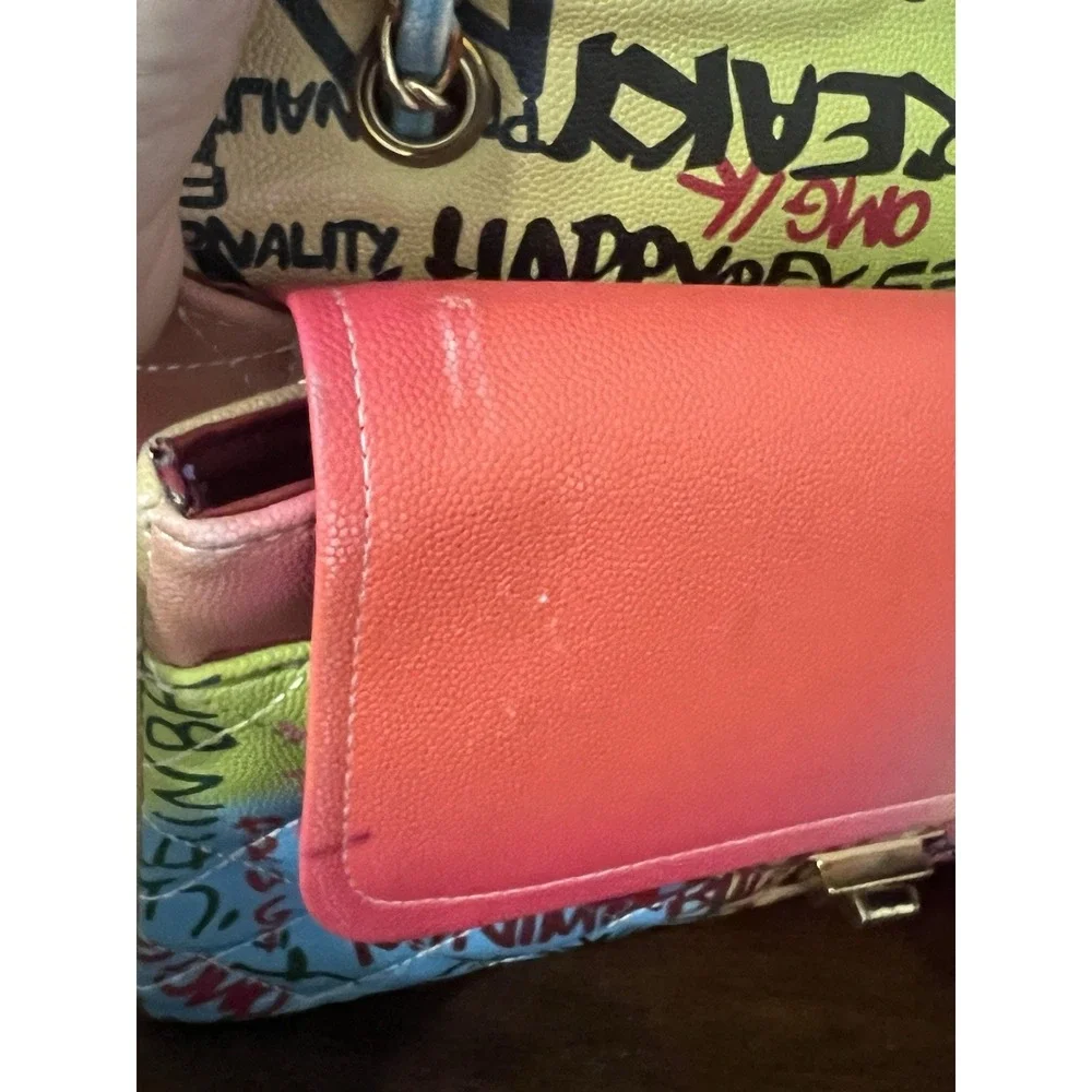 Graffiti Print Quilted Chain Shoulder Bag Turn-Lock‎ Flap Multicolor